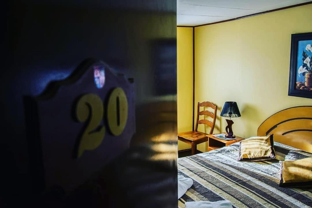 Hostal Alcázar Puerto Natales Kültér fotó
